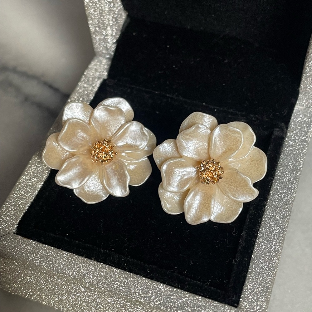 Sterling silver Elegant Cream Floral Earrings
